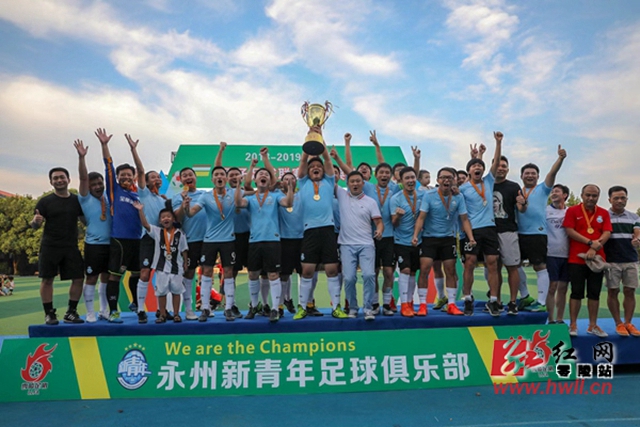 北京亦庄人形机器人半马冠军成绩超人类世界纪录